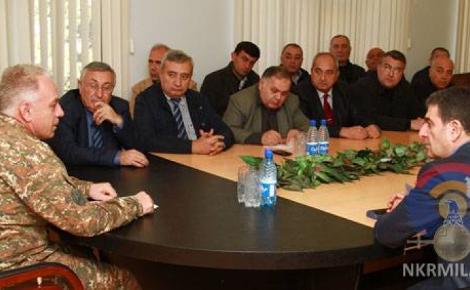 Министр обороны Арцаха ознакомил деятелей культуры с ситуацией на линии соприкосновения