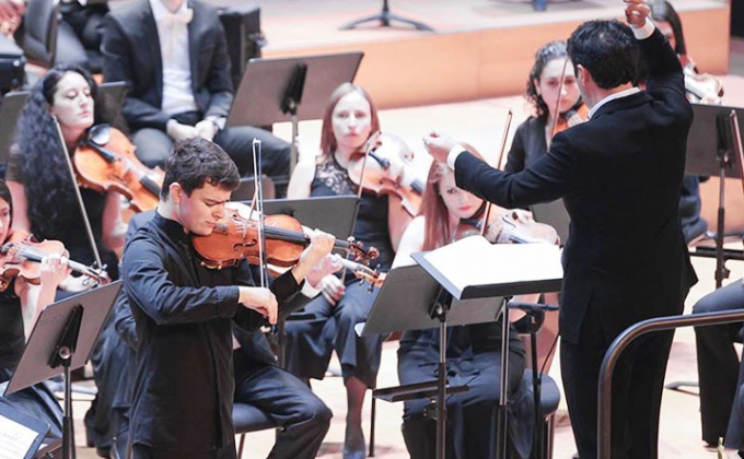 Швейцарский скрипач Дэвид Небель удивил армянскую аудиторию исполнением «Крунка» Комитаса