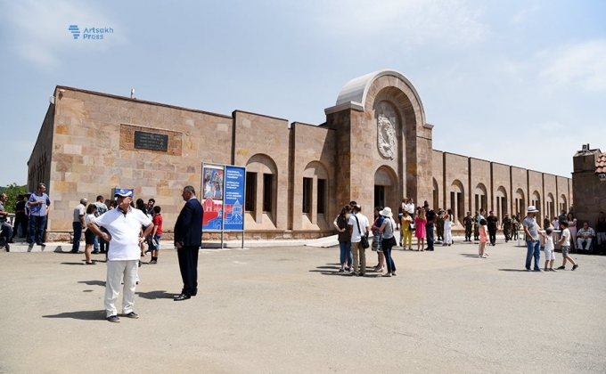 Число иностранных посетителей научно-культурного центра Матенадаран-Гандзасар увеличилось почти на 50%