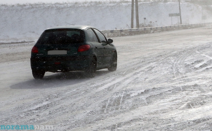 МЧС Армении предупреждает водителей о снеге и тумане на ряде автодорог республики