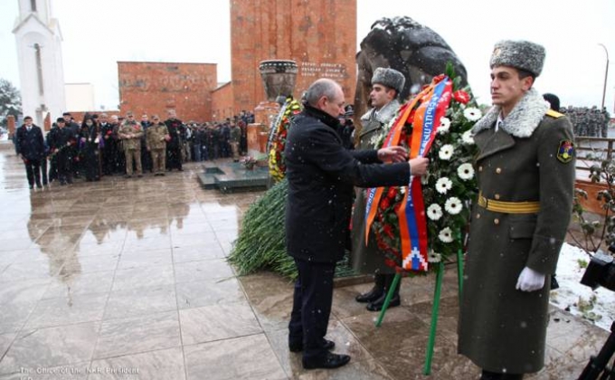 Bako Sahakyan lays a wreath to the monument of victims of the Spitak Earthquake

