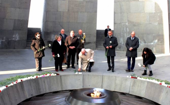 Greek deputy FM visits Armenian Genocide Memorial in Yerevan