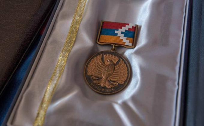 Karabakh President bestows posthumous award upon soldier