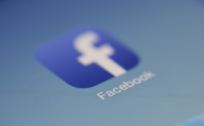 Facebook to push more local news into newsfeed