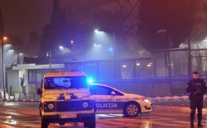Неизвестный подорвал себя у посольства США в Черногории и бросил в здание гранату
