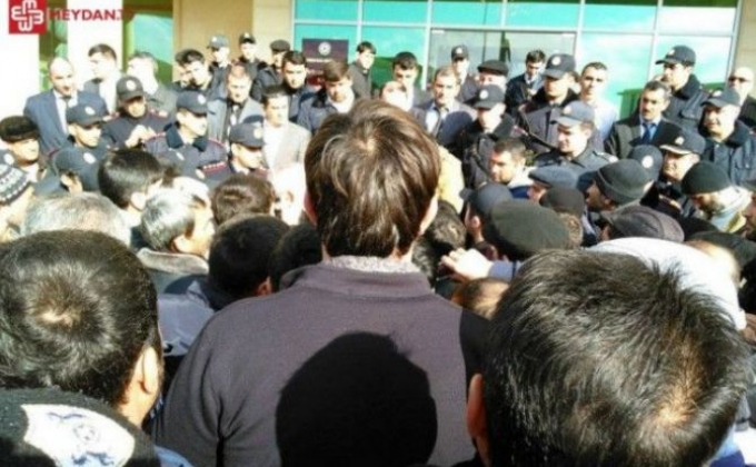 Ադրբեջանական ոստիկանությունը բռնի ուժ է կիրառել Սումգայիթում հացադուլ անցկացնող գործարարների նկատմամբ

