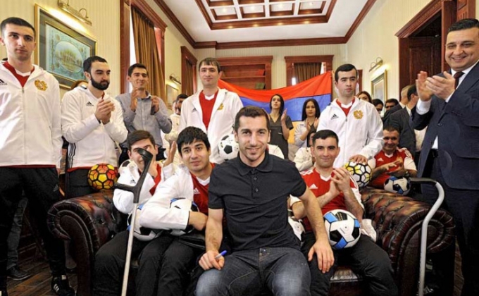 Mkhitaryan donates his car of the best athlete to Rehabilitation Center for wounded and disabled soldiers