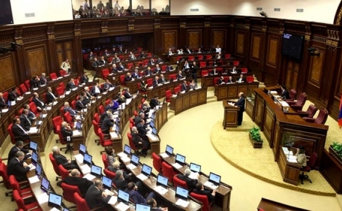 В парламенте Армении решили работать без перерывов