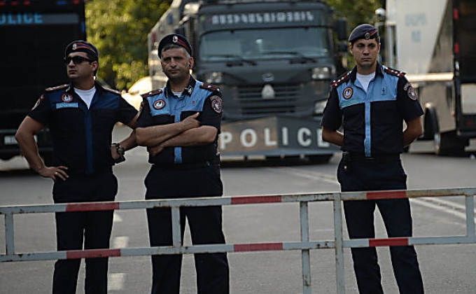 В Полицию Еревана доставлены 16 человек, в том числе и активист Давид Санасарян
