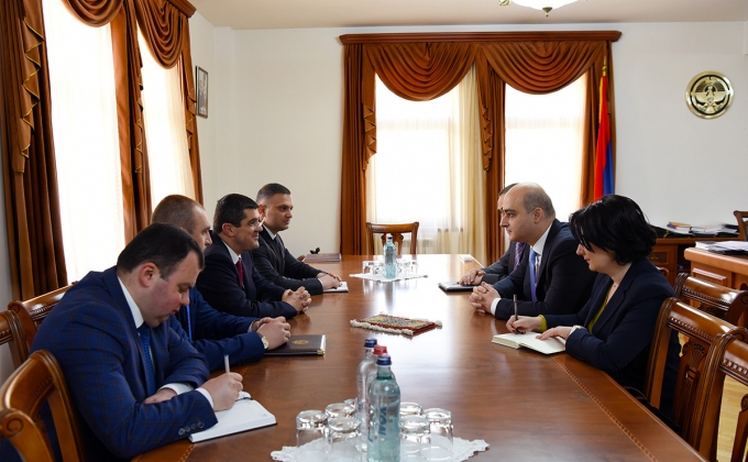 Artsakh State Minister receives head of Armenia's state service for food safety
