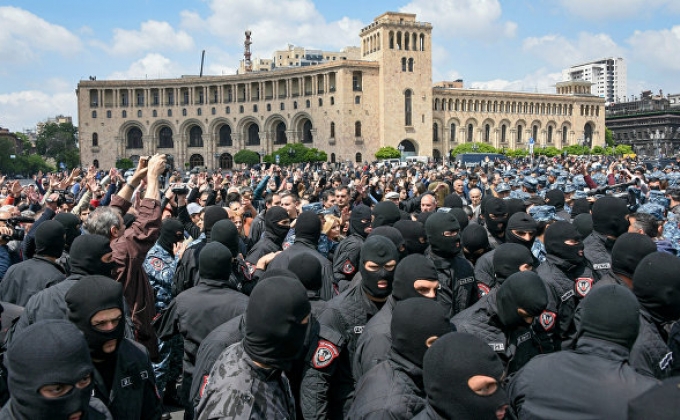В Ереване оппозиция возобновила акции протеста
