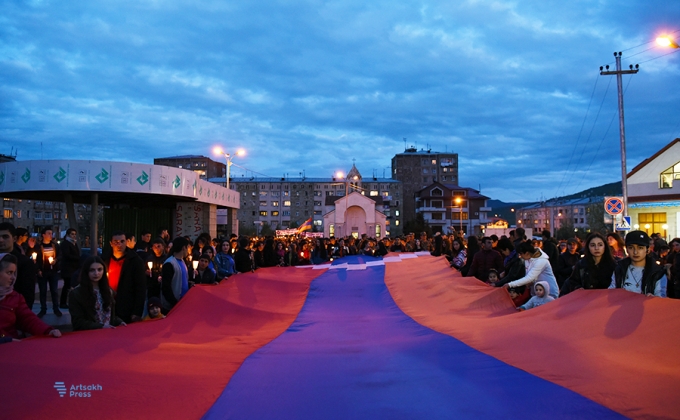 В Степанакерте прошло традиционное факельное шествие (фото)