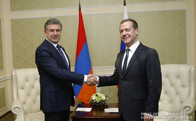 Karen Karapetyan and Dmitry Medvedev hold phone conversation