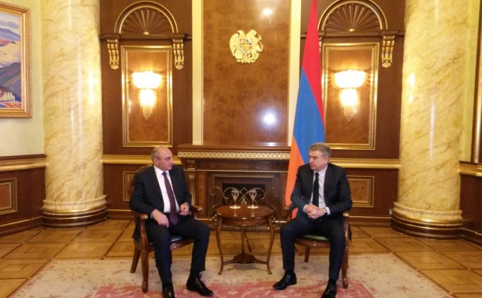 Бако Саакян встретился с и.о. премьер-министра Республики Армения Кареном Карапетяном