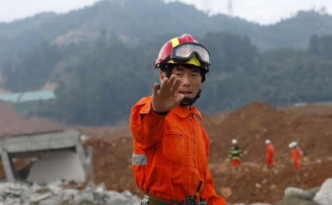 Девять человек погибли в результате горного обвала в Китае
