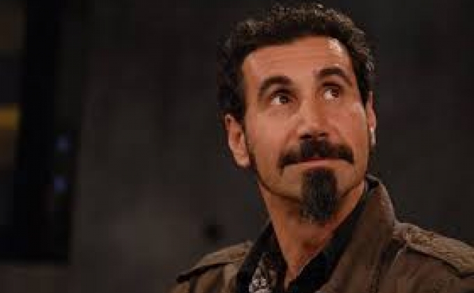 Серж Танкян не намерен переезжать в Армению
