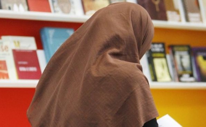 Суд в Германии запретил учительнице приходить в школу в хиджабе
