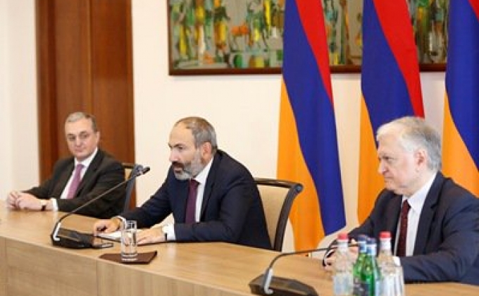 Премьер-министр Армении: Дипкорпус должен быть избавлен от политического влияния
