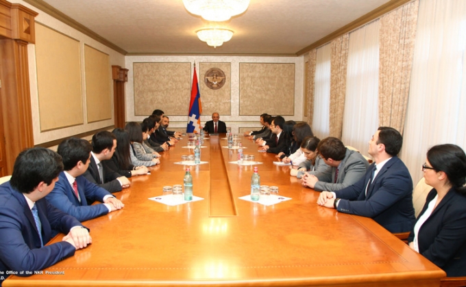 Artsakh leader meets students from the Diplomatic School