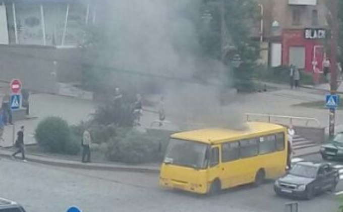 В центре Донецка взорвалась маршрутка
