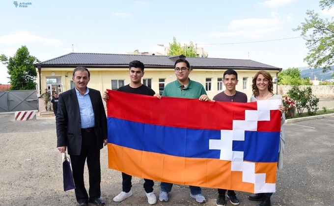 Group of Los Angeles high school students brought its yearly financial support to Artsakh