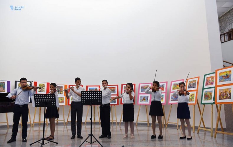 В Шуши открылась выставка, посвященная Международному дню защиты детей