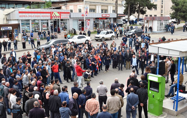 Stepanakert demonstrators not satisfied with results of negotiations with President, protest continues