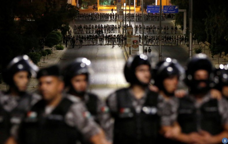 Премьер Иордании подал в отставку на фоне протестов
