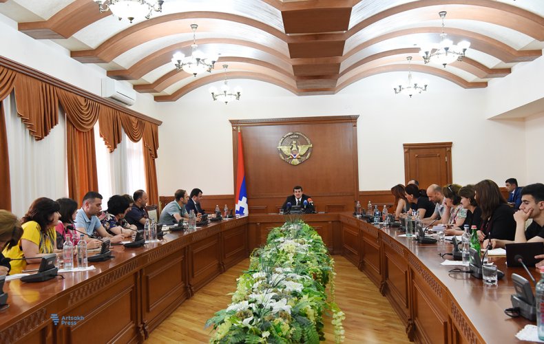 Why did Arayik Harutyunyan resign from the post of State Minister of Artsakh?