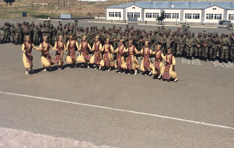 Члены инициативной группы «Поддержка родной армии» посетили воинскую часть