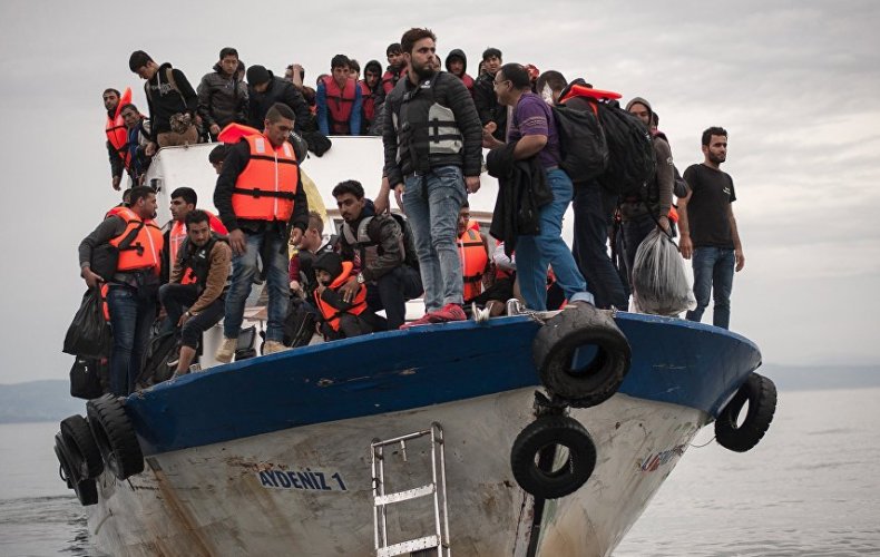 Сотни беженцев застряли в море: Италия отказывается их пускать
