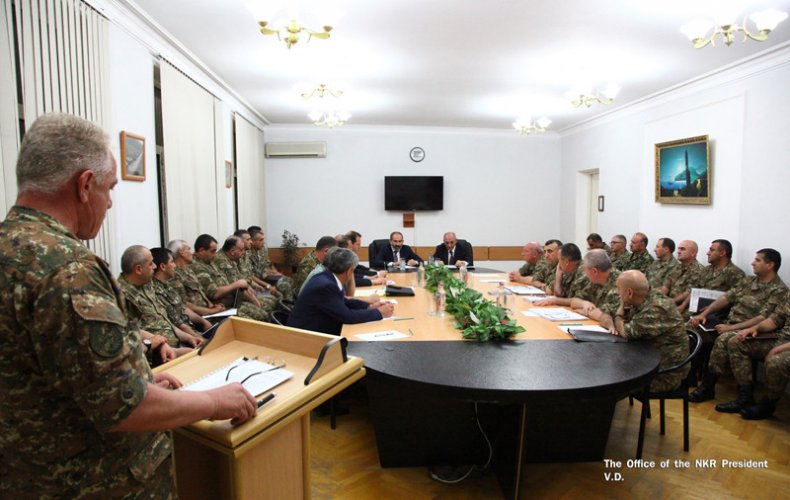 Бако Саакян вместе с Николом Пашиняном провел в министерстве обороны Республики Арцах рабочее совещание