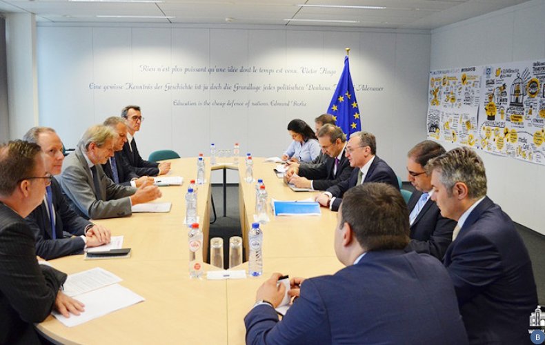 Глава МИД Армении и еврокомиссар обсудили в Брюсселе карабахское урегулирование
