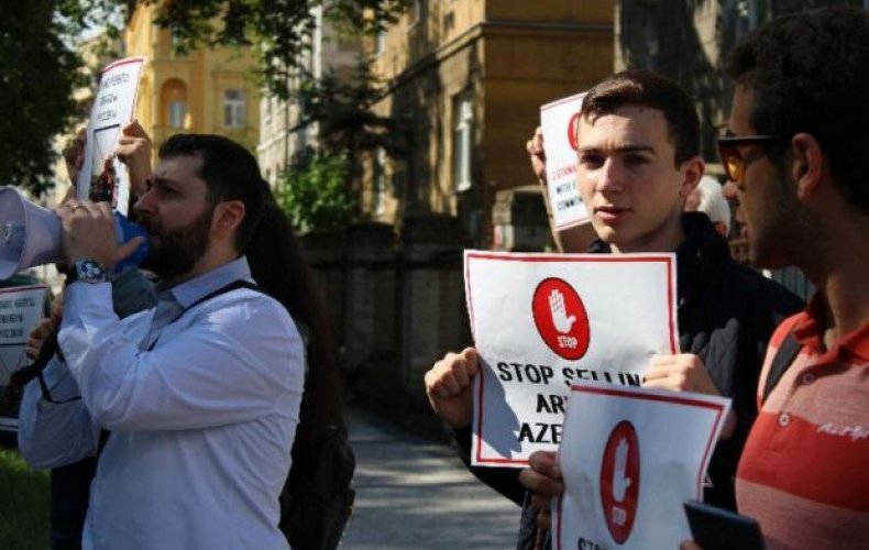 В Праге прошла акция протеста против продажи оружия Азербайджану
