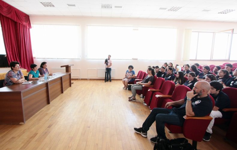 Artsakh education minister receives pupils of Armenian seminary of Sydney