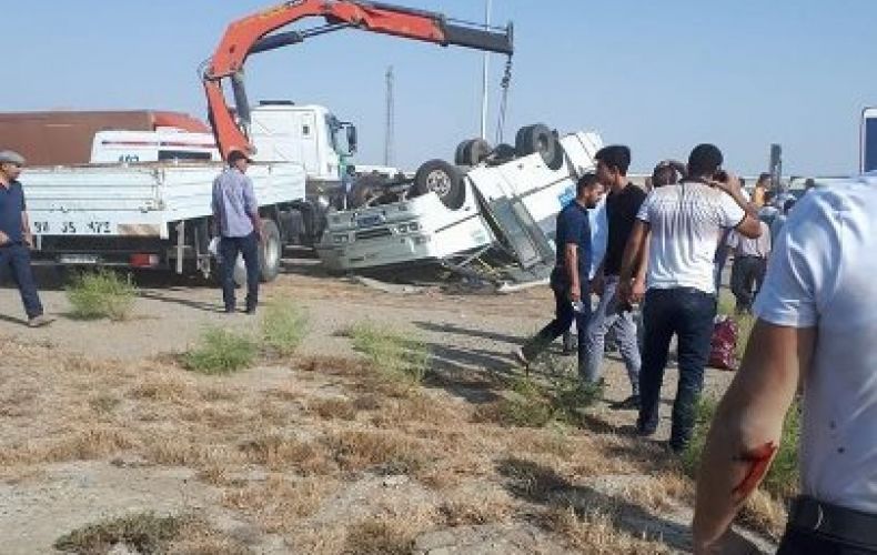 1 killed, 13 injured in Baku bus crash