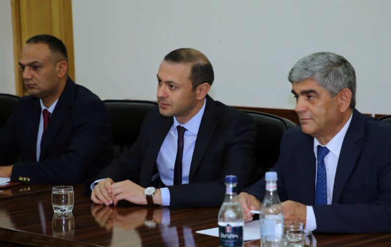 Представители фракций НС Арцаха встретились с секретарем Совбеза Республики Армения
