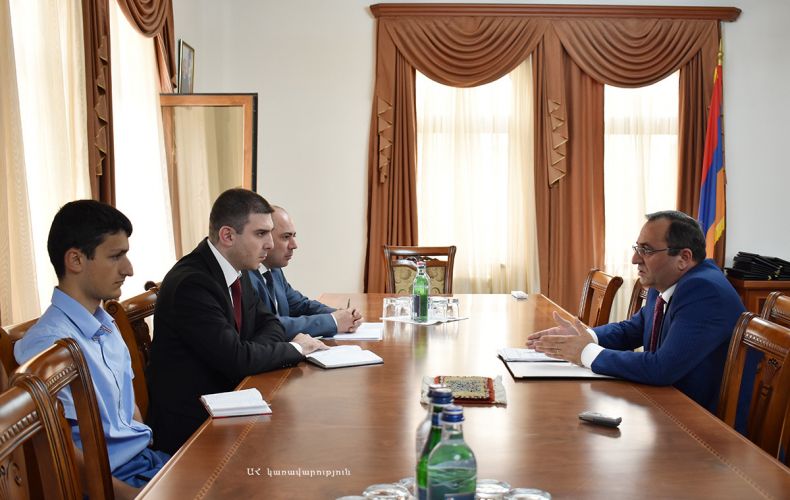 Artsakh Minister of State receives Armenia’s minister of economic development and investments