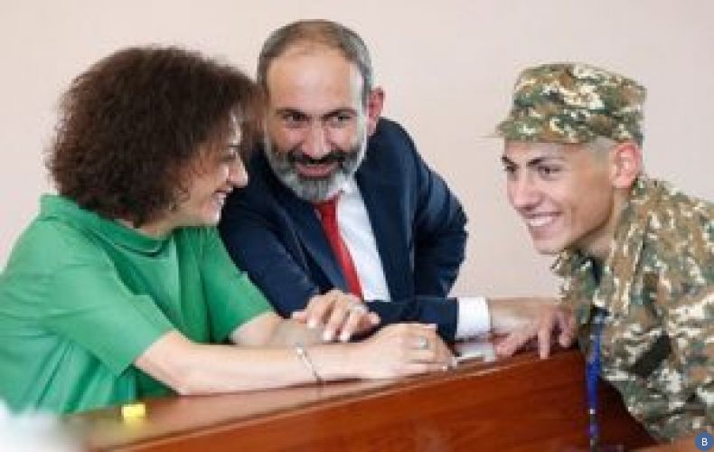 Премьер Армении объяснил, почему его сын пошел служить в Карабах
