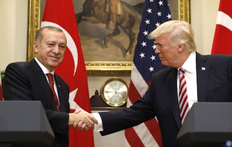 СМИ: Турецкая делегация едет в США для обсуждения ухудшающихся отношений
