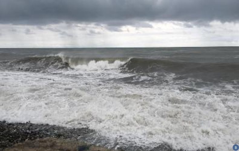 Купаться в море у берегов Грузии запрещено: ожидается шторм
