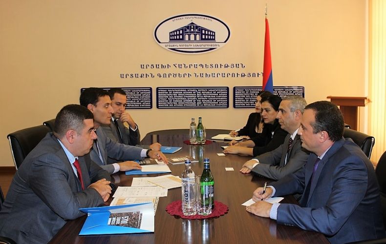 Глава МИД Арцаха принял делегацию образовательного фонда «Обучай - Армения»

