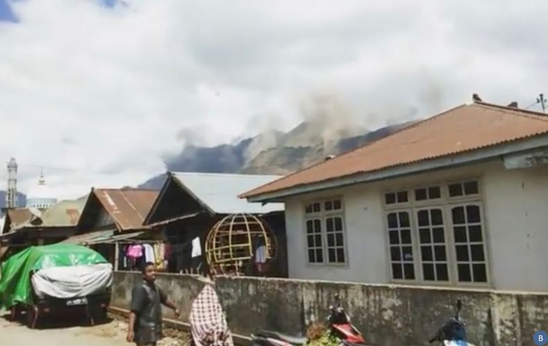 На острове Ломбок в Индонезии произошло новое землетрясение

