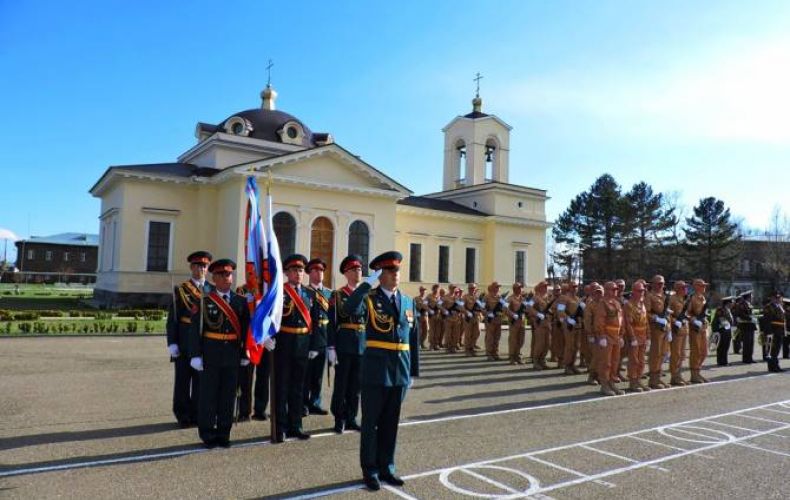 Հայաստանում ռուսական ռազմաբազայի զինծառայողները նշել են Ռուսաստանի պետական դրոշի օրը