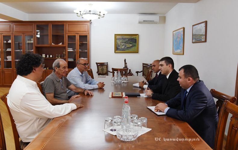 Государственный министр Мартиросян принял делегацию благотворительного фонда «Туфенкян»