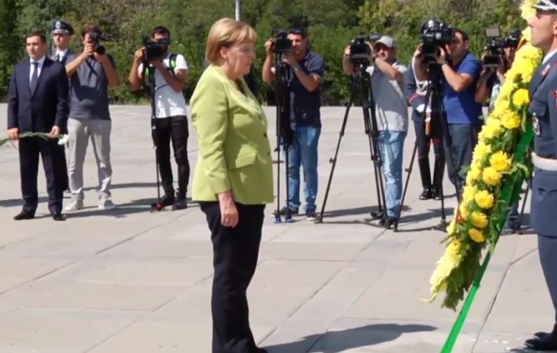 Ангела Меркель в Цицернакаберде воздала дань уважения памяти жертв Геноцида армян

