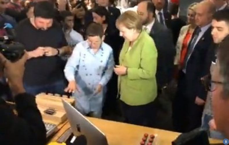 Ангела Меркель посетила центр «Тумо»
