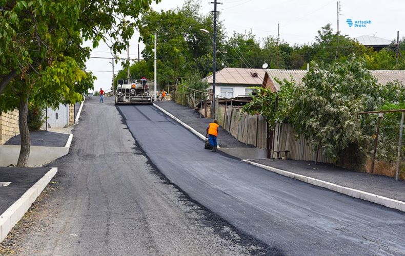 В Мартуни продолжаются работы по асфальтированию дорог