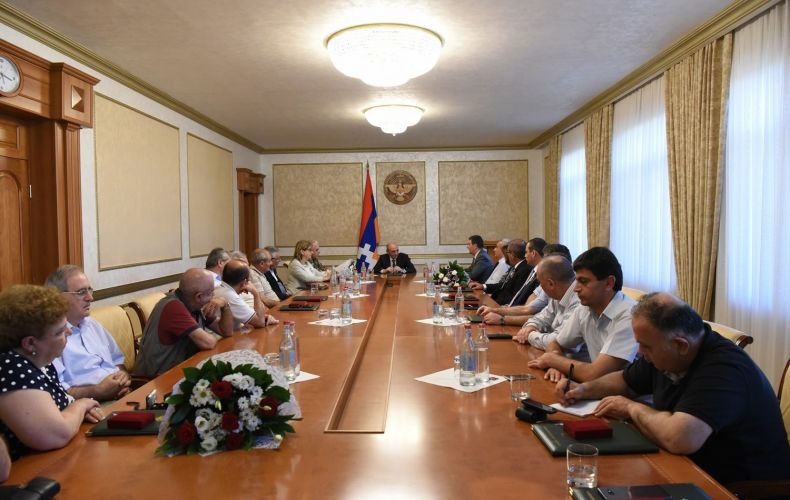 Бако Саакян принял делегацию Общественного совета при министре обороны Республики Армения