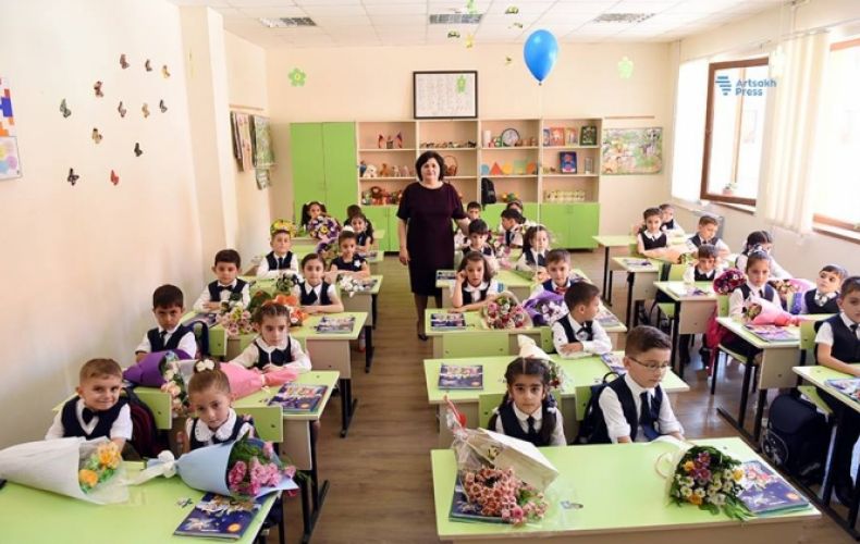 В новом учебном году школы Степанакерта будут работать с 8:30